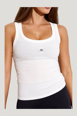 Carly White - Tanktop — model side