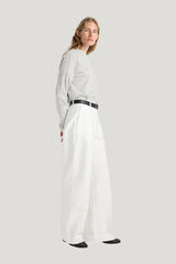 Classic loose fit chino | optic — model side