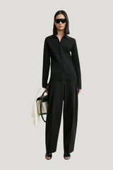 Compact knit buttoned top — model side