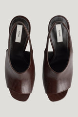 Contour lizard-embossed slingbacks — model side
