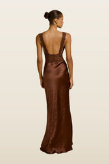 Eveline Dress Cacao — model back