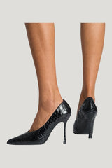 Kiss Pump Black Python Leather — model side
