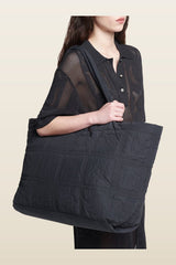 Symbol - Quilted tote bag — model back