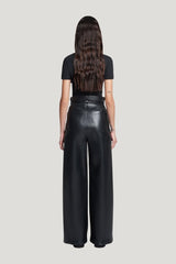Axton - Cropped t-shirt — model side
