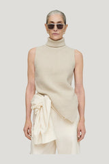 Fennec - Knit vest - Creme — model side