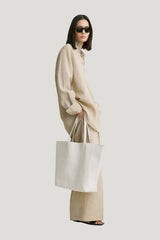 Oversized summer shirt natural — model side