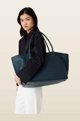 The Eva Weekend Tote — model back