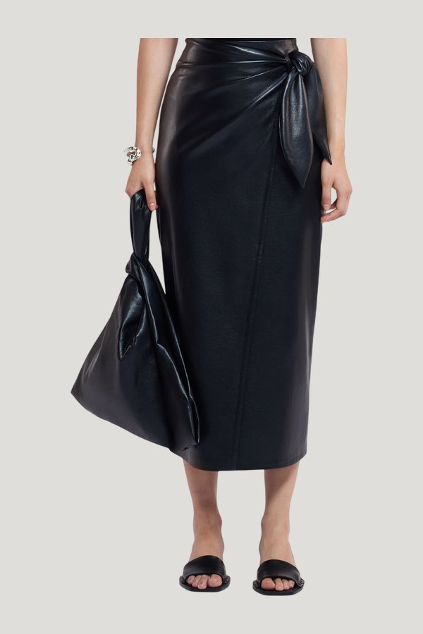 Amas - Sarong skirt — model side