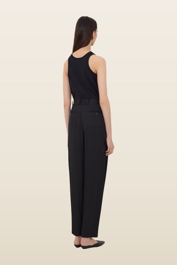 ALIO Pleated trousers — model back