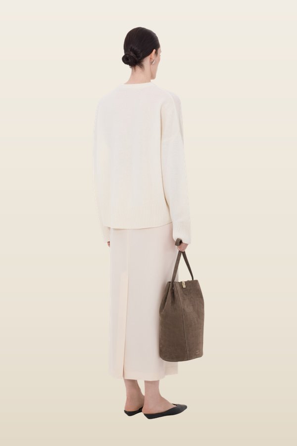 ANTON Cashmere sweater — model back