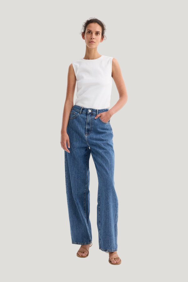 Signature baggy fit denim | mid denim — model front