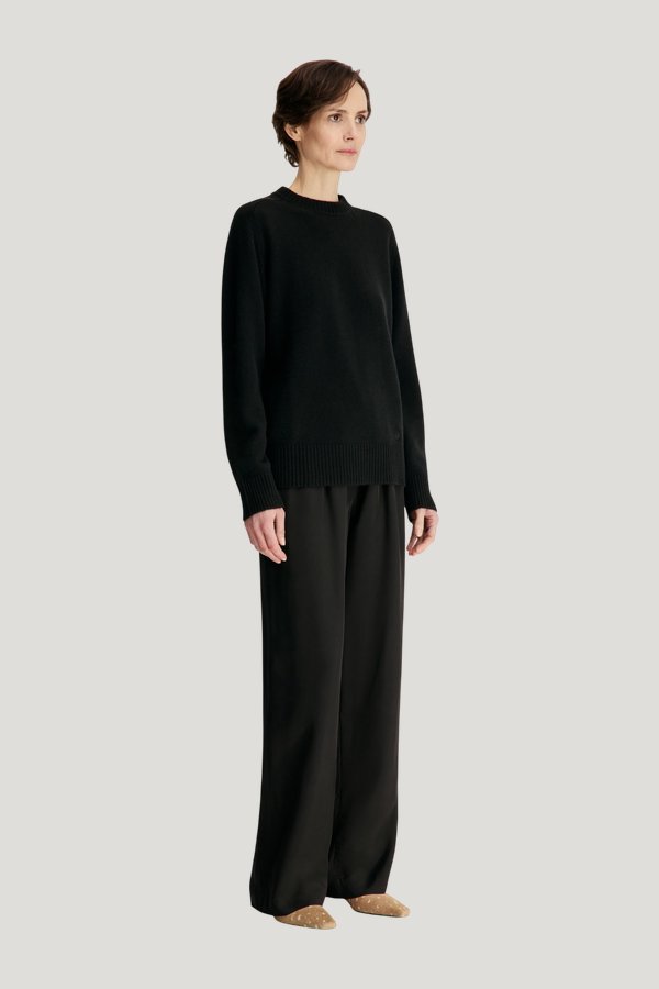 BALTRA LDS Cashmere sweater — model side
