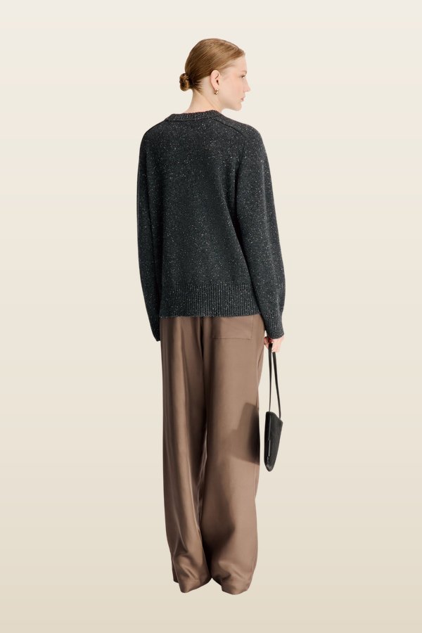 BALTRA LDS Cashmere sweater — model back