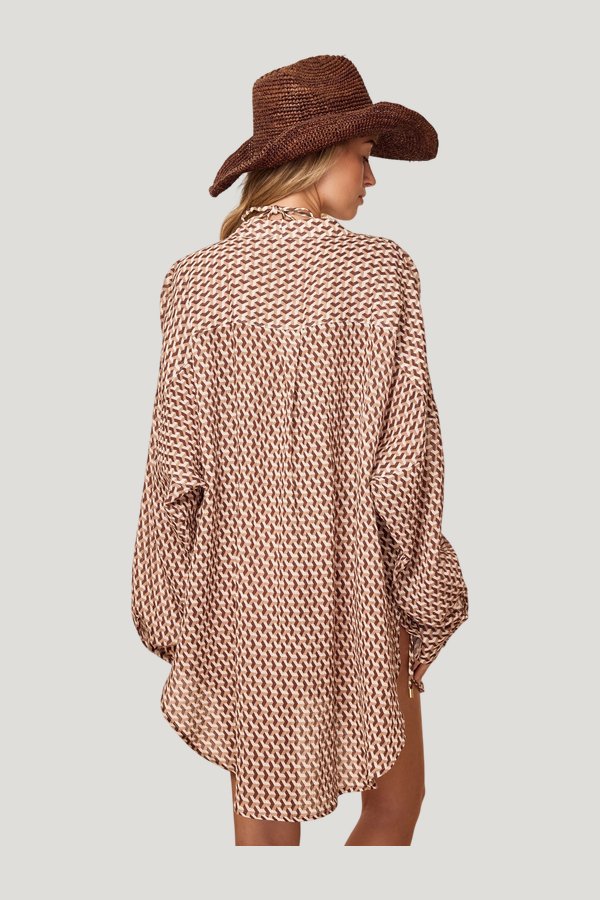 Barcelona Tunic - Husk Geo Crinkle Linen — model side