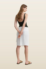 Beach pareo — model back