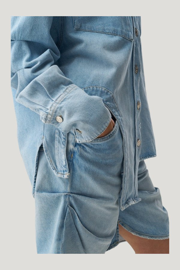 Bell Shirt — model side