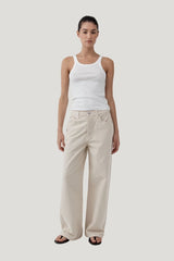 Canvas Classic Mid Rise Jeans — model front