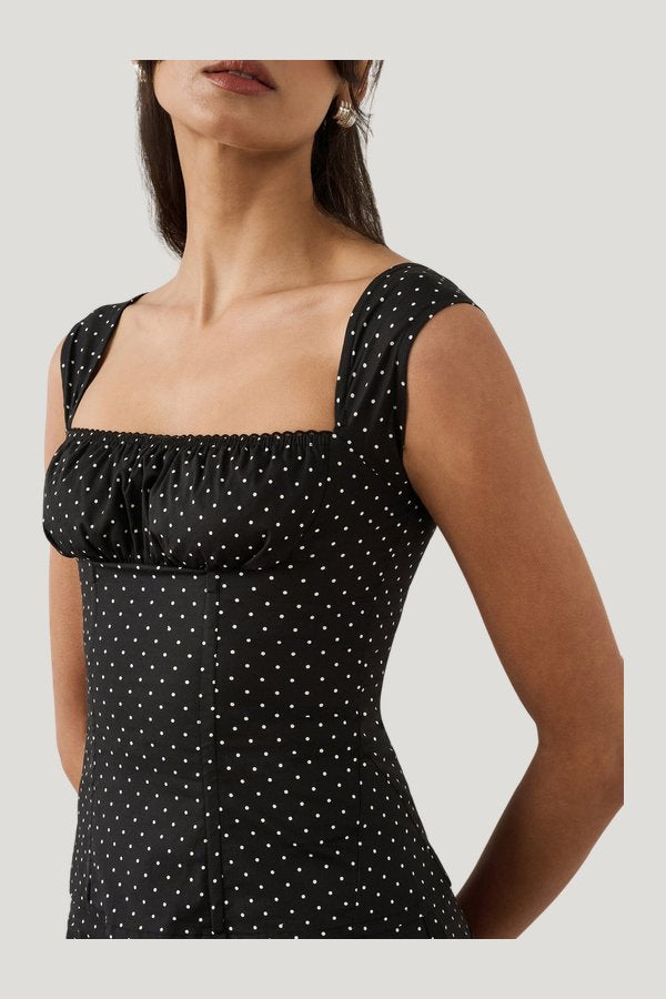 Cap Sleeve Ruched Cup Corset — model side