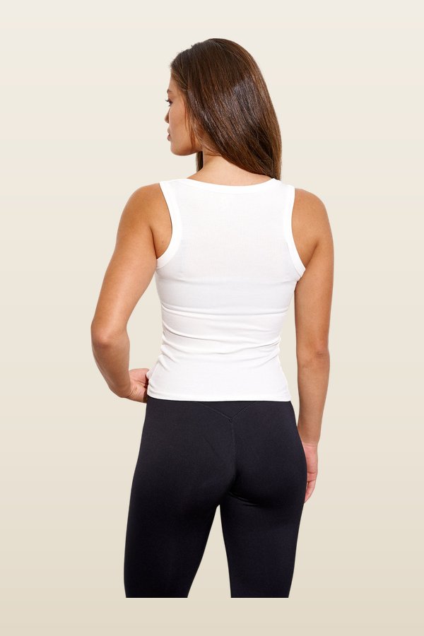 Carly White - Tanktop — model back