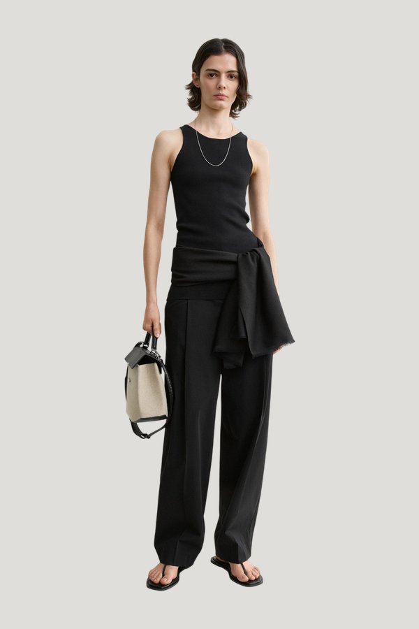 Classic compact knit tank — model side