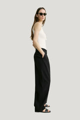 Classic compact knit tank — model side