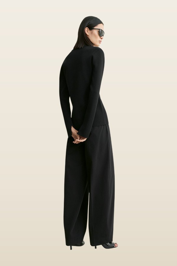 Compact knit buttoned top — model back