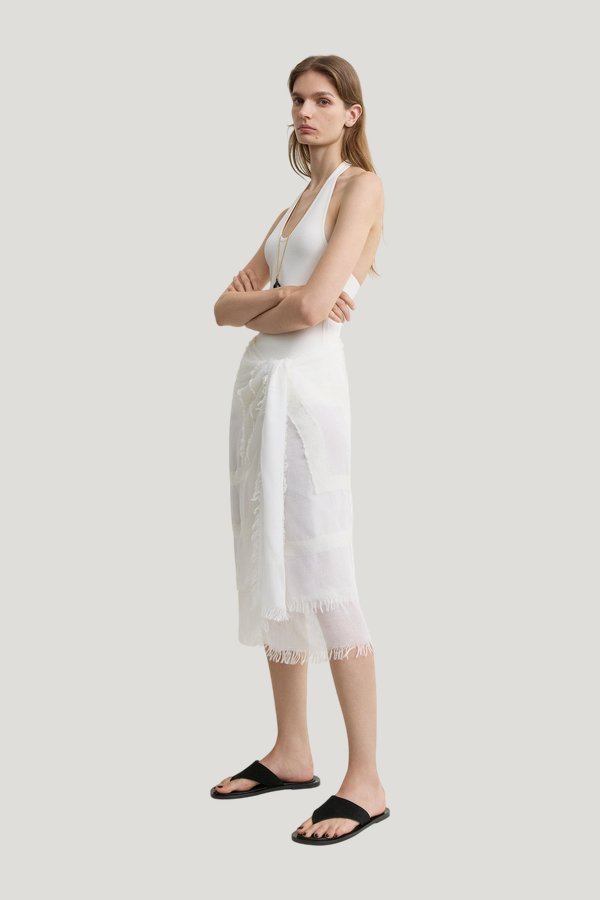 Compact knit halter top optic — model side