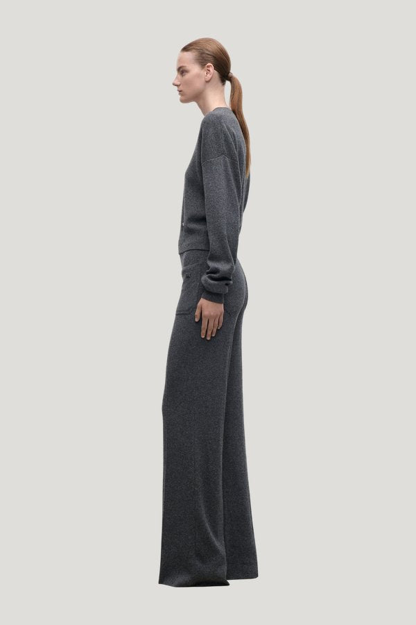 Luna Jumper — model side