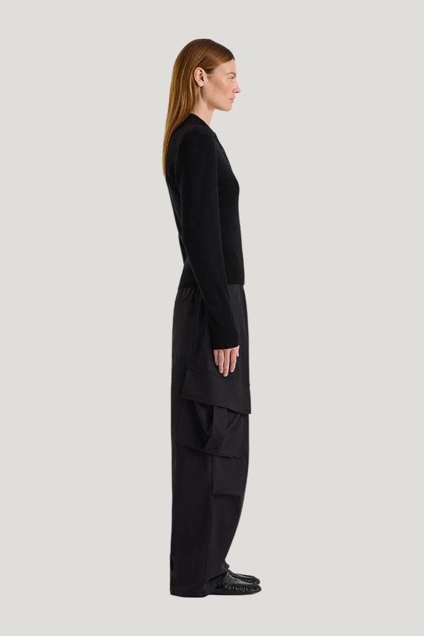 Daphne Top — model side