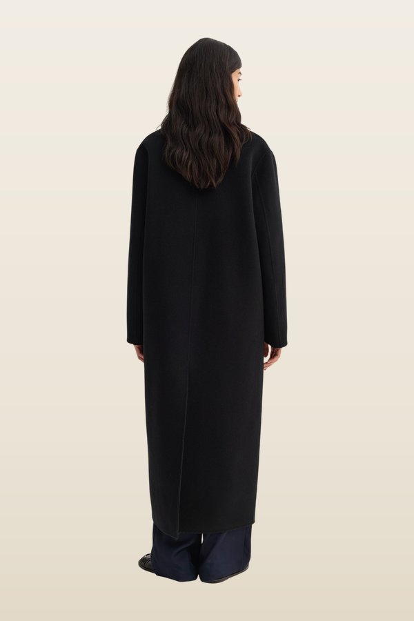 Double-faced coat — model back