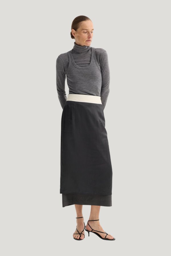 Double-layer wool top | mid grey melange — model front