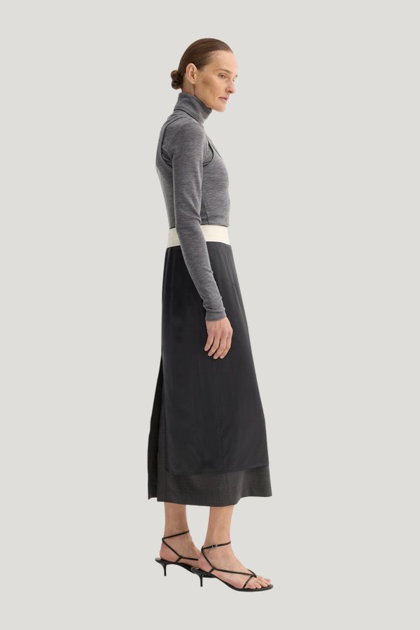Double-layer wool top | mid grey melange — model side