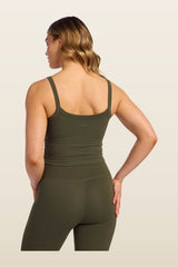 Elevate Scoop Tank | Darkest — model back