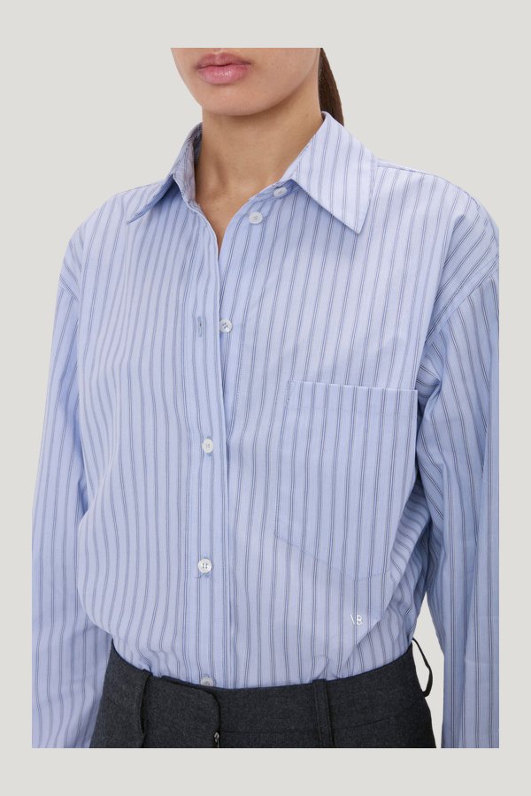 Ellys Shirt — model side