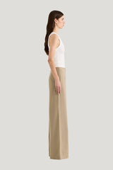 Elowen Pant — model side