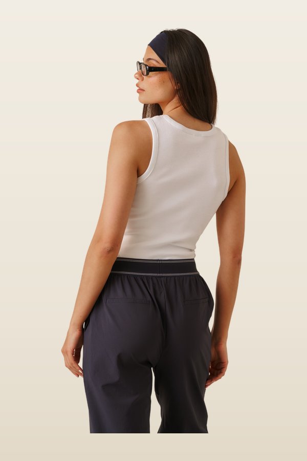Ribbed Emblem Vest Top - Crème — model back