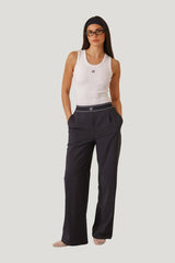 Ribbed Emblem Vest Top - Crème — model front