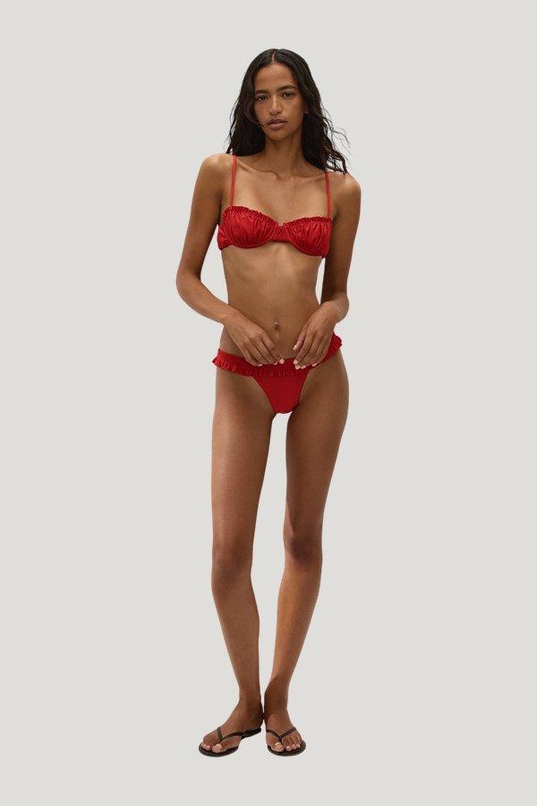 Esterel Bikini Top Scarlet — model front