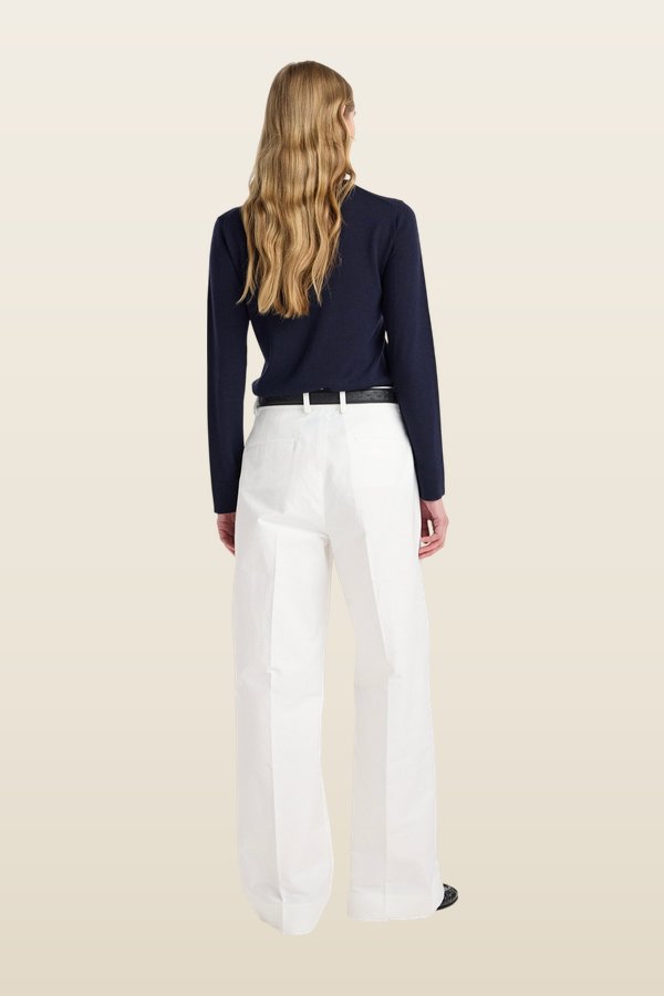 Fine-knit wool cashmere turtleneck — model back