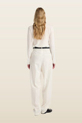 Fine-knit wool cashmere turtleneck — model back