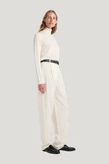 Fine-knit wool cashmere turtleneck — model side