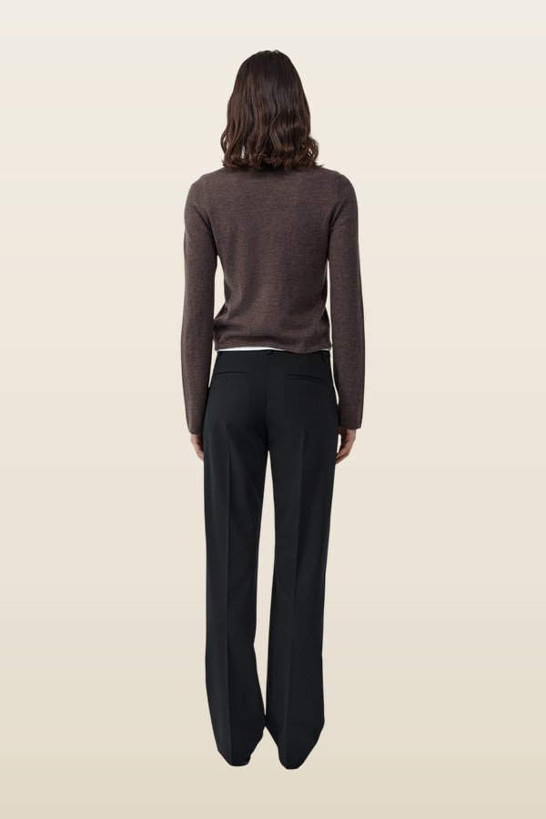 Fine Merino V Neck Sweater - Mulch — model back