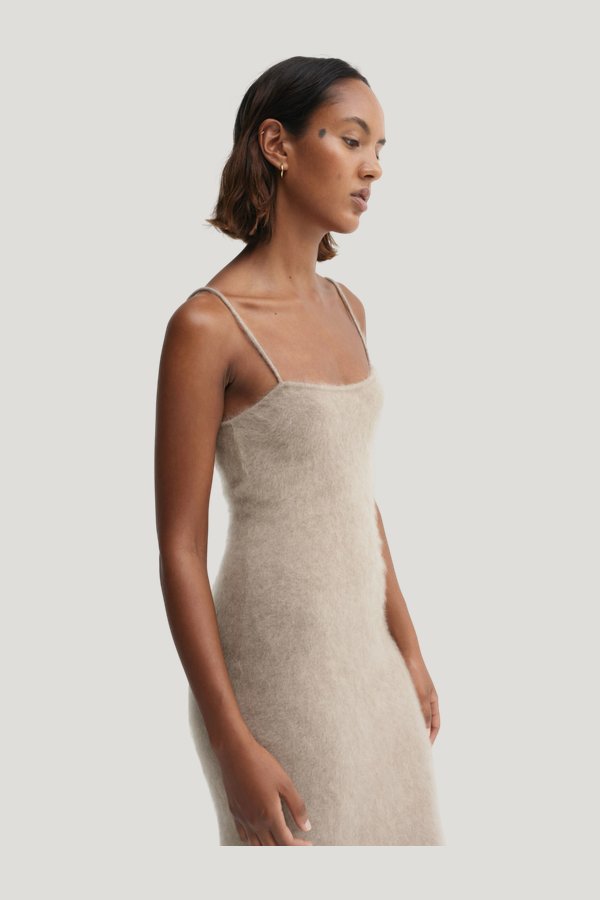 Fiona Dress, nougat — model side