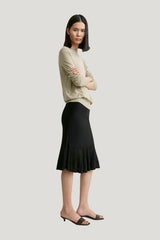 Fluted knit skirt — model side