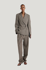 Hourglass shaped blazer | earth slub — model front