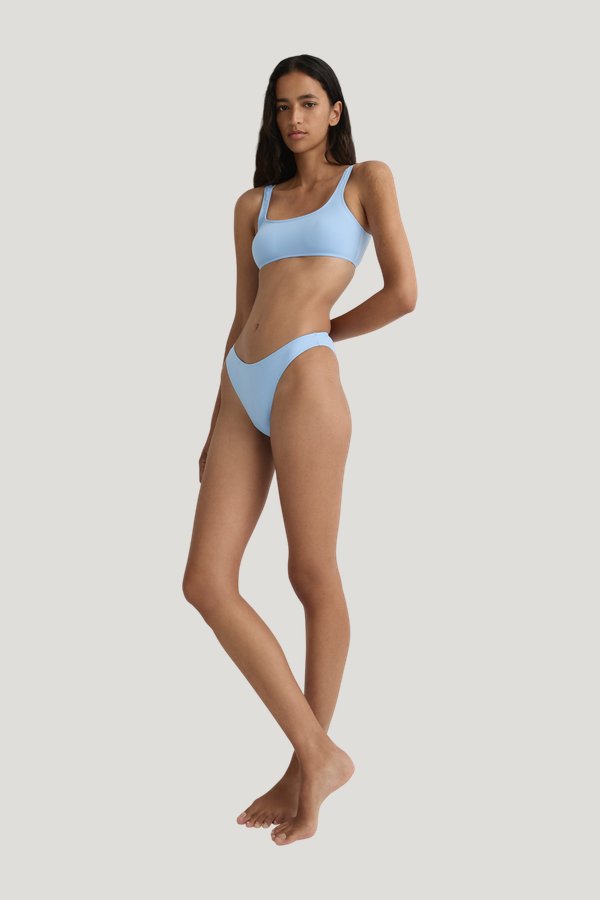 Ina Bikini Top - Cornflower (Singuleur®) — model side