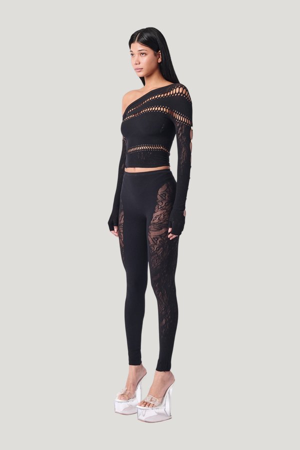 Ivy Top — model side