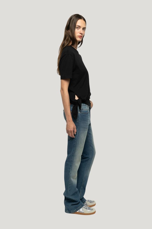 Edda T-shirt — model side