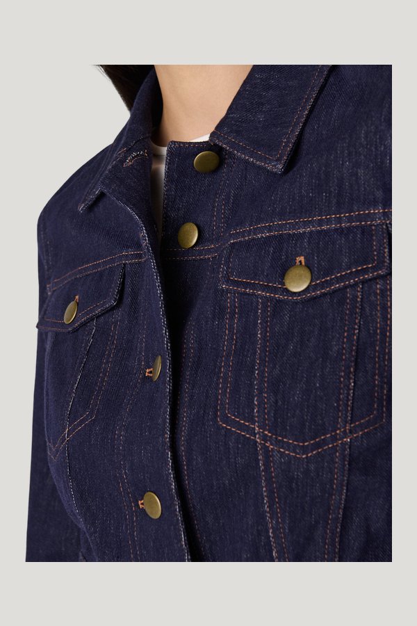 Kiara Jacket — model side