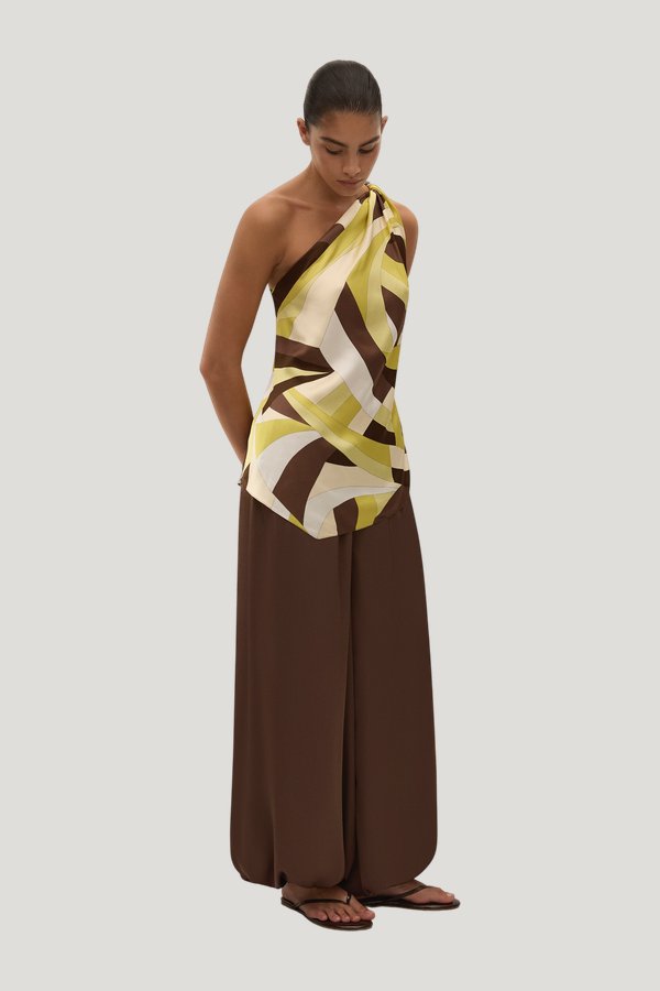 Kortez Top Mila Geometric Print — model side